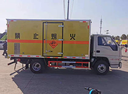 新村镇爆破器材运输车技术升级与安全合规新趋势